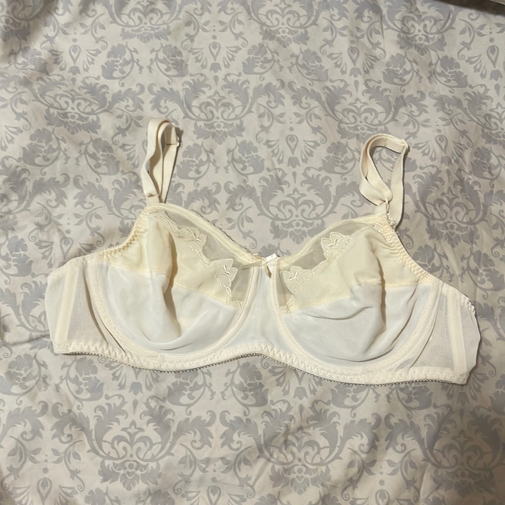 Bali Flower Underwire Unlined Full Coverage Bra, size 38B